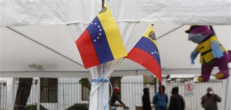 Largas Filas En La Embajada De Venezuela Por Tr Mites De Pasaportes