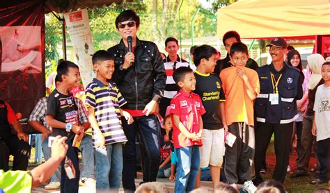 • pakaikan anak anda dengan baju berlengan panjang dan seluar panjang, terutamanya apabila dia ke taman atau taman. D'LenSaKu..