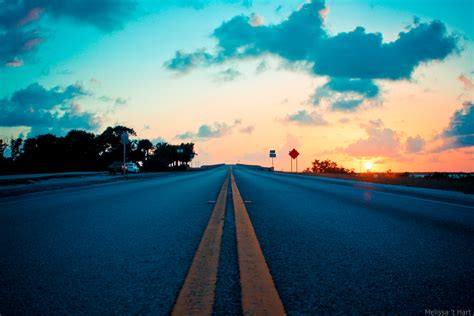 If you are heading on a road trip with friends and need a little bit inspiration before setting off. Wallpaper : road, blue, sunset, Sun, signs, west, cars ...