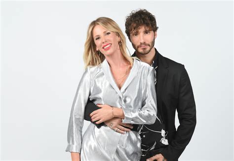Anzi, in particolare, ne mette sempre in mostra uno. Stefano De Martino e la relazione con Alessia Marcuzzi ...