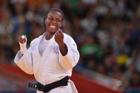 Judokate française la plus titrée de l'histoire avec quatre titres de championne du monde, deux médailles d'argent ou encore cinq titres européens, clarisse agbegnenou a vu ses rêves s'envol. Judo : la gendarme Clarisse Agbegnenou championne du monde ...
