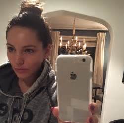 Flexible Kelly Brook Slips Into Low Cut Workout Gear For A Very Busty Selfie As She Gets Stuck