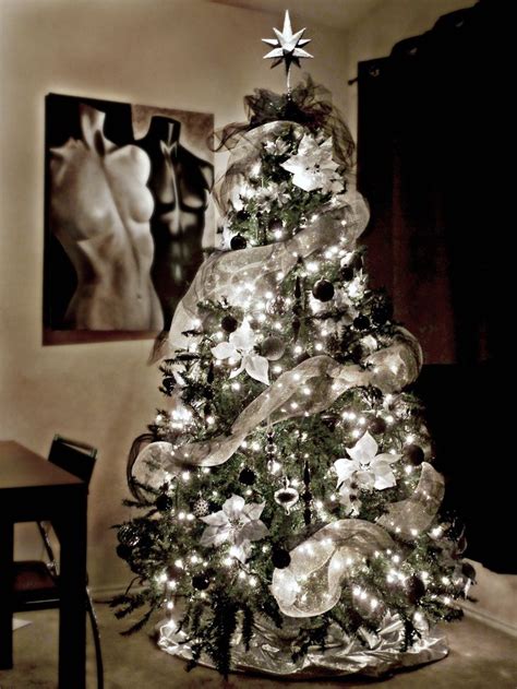 29 Inspiring Silver And White Christmas Tree Decorations