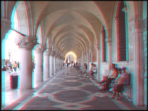Im laufe der jahrhunderte wurde der dogenpalast unzählige male umstrukturiert und restauriert. Venedig 3D - Säulengang am Dogenpalast Foto & Bild ...