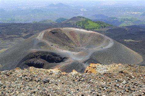 Der vulkan ätna auf sizilien, in italien auch etna genannt, ist der größte aktive vulkan in ganz europa. Etna, Sizilien. Aufnahmedatum: 29. Juni 2013 ...