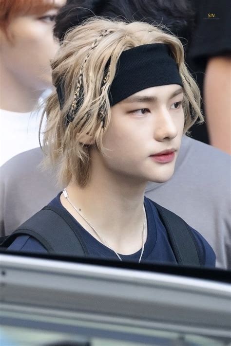 Braids and buns and bows, oh my! stray kids pics #GO生 on Twitter in 2020 | Long hair styles ...