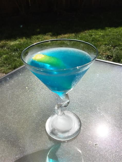 Blue Moon Martini Cocktail Recipe Recipe Martini Blue Moon Cocktail White Cranberry Juice