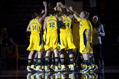 Advanced computer model releases spread pick for sunday's college basketball game. Michigan women's basketball team moves up to No. 23 in AP rankings; MSU enters at No. 25