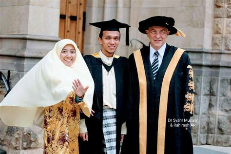 Dr syahr musafir berkongsi tentang pengalaman untuk got pengalaman phd di australia загрузил: Jangan Jadi Agen Syaitan - Lelaki Ini Tegur Penggiat Seni ...