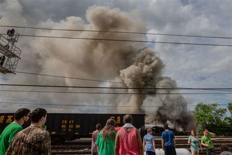 Photos Railroad Ties Catch Fire At Csx In Huntington Multimedia