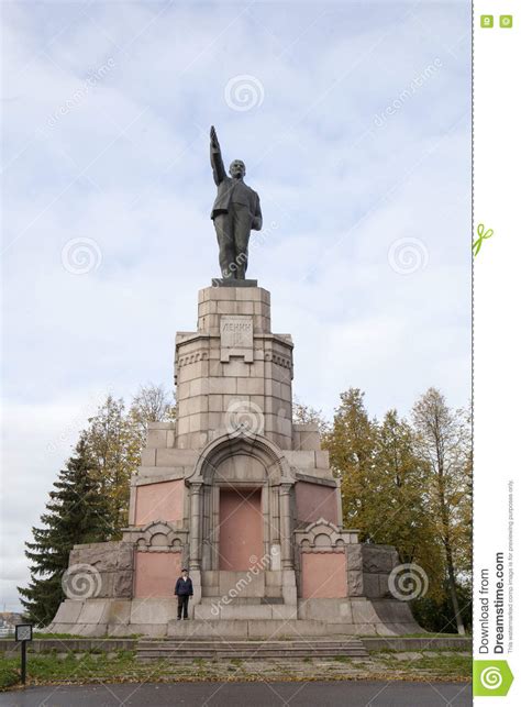 Monument To Vi Lenin In Kostroma Editorial Photo Image Of Romanov