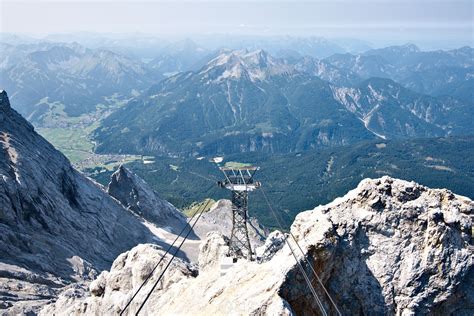 Op de top van de zugspitze bevindt zich een restaurant met op het dak een. Around the Eibsee and to the Zugspitze | One Man, One Map