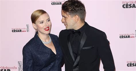 Scarlett johansson, the marvel cinematic universe's black widow, and a primary member of the avengers were renowned for her exemplary performances, even prior to coming into the mcu and. Scarlett Johansson: Schwanger mit ihrem ersten Kind ...