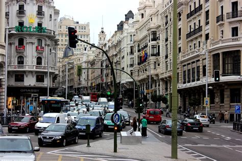The city has almost 3.4 million inhabitants and a metropolitan area population of approximately 6.7 million. Downtown Madrid, Spain | A view of downtown Madrid showing t… | Flickr