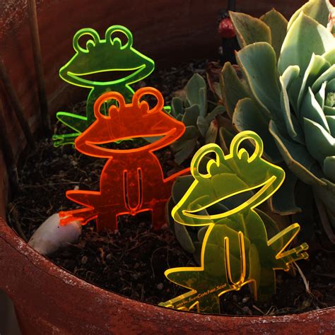 Garden Décor Ornament Stakes Set Of 5 Happy Frogs Suncatcher