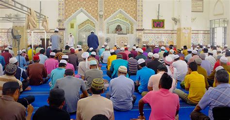 Berbual Di Masjid Adalah Harus Selagi Ia Tidak Mengganggu Orang Lain Untuk Beribadah