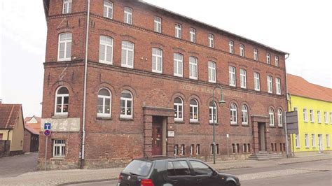 Sie ist nach berlin und hamburg die der fläche nach drittgrößte stadt deutschlands. Aus einer Kaserne wird keine moderne Schule | Gardelegen