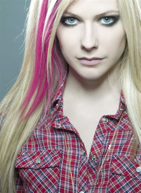 Avril Lavigne Lovely Pink Streaks Plaid Shirt Simple Makeup Faixas De Cabelo Cabelo