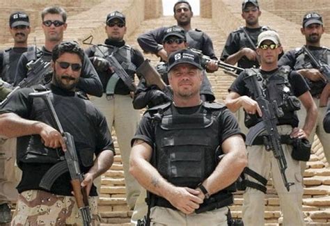 Al parecer, los francotiradores eran mercenarios de diferentes países contratados por el gobierno.apparently, the snipers were mercenaries from different countries hired by the government. Mercenarios
