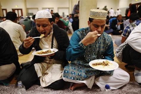 Berdasarkan kalendar islam malaysia 2021 oleh jakim, umat islam dijangka memulakan puasa bulan ramadan pada 13 april 2021. RAMADAN FIT: Penderita Diabetes, Jangan Asal Makan di ...