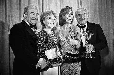 Asner's family confirmed that he passed away sunday morning. 17 sweet and silly behind-the-scenes pictures from 'The Mary Tyler Moore Show'
