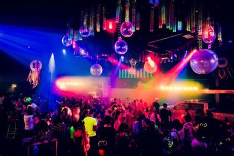 These days, you can see rave parties in some electronic dance music festivals. Nog 9 weken tot de Family Rave Party - Oh yes editie 3 in ...