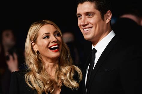 Vernon kay's wife is tess daly. Tess Daly gives sext-shamed husband Vernon Kay 'one more ...