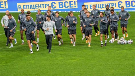 Wir präsentieren dir hier immer die fußballspiele, die heute stattfinden. Nations League: DFB-Team reist noch heute Abend aus Kiew ...