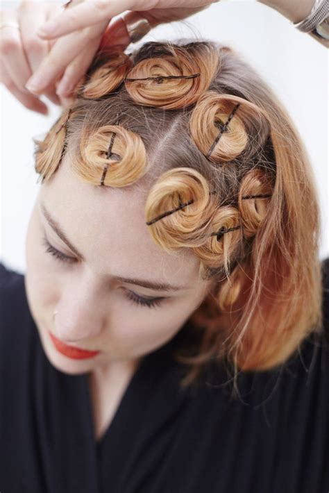 Gift baskets create a retro '50s hairstyle for short hair with beauty advice from a professional hair stylist. This Easy DIY Proves Anyone Can Do Pin Curls Like a Pro ...