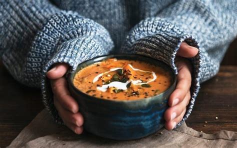 23 receitas de sopas para o inverno que vão espantar os dias frios