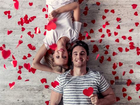 È vero, tutti prenotano un tavolo in un ristorantino. Frasi Di San Valentino E Costruire Insieme - 44 Frasi Di ...