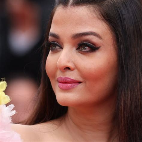 Cannes Fans Call Aishwarya Rai Bachchan Red Carpet Queen As She