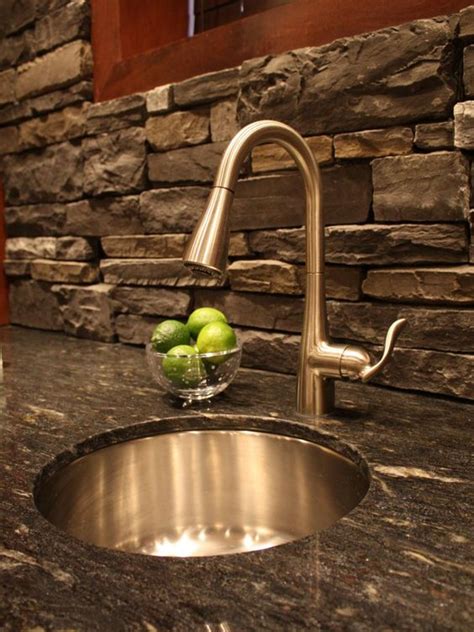29 Cool Stone And Rock Kitchen Backsplashes That Wow