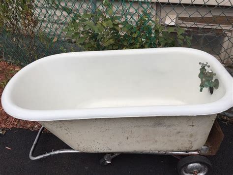 Freestanding clawfoot bathtubs from a variety of eras. Vintage Cast Iron Clawfoot Bathtub Tub Small Short ...