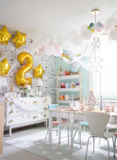 Very easy and simple backdrop idea for birthday decoration. Easy Golden Birthday Party Ideas - Lay Baby Lay