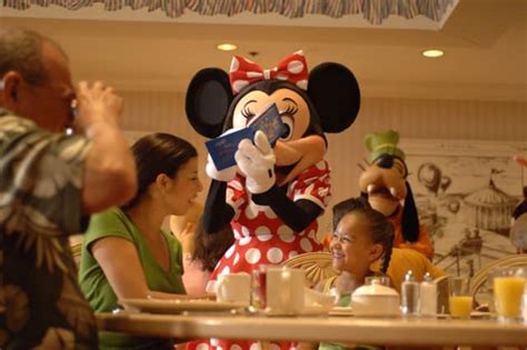 Walt Disney World Character Dining Disdining