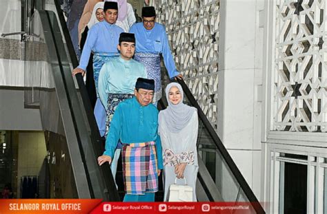 Pada 1 januari 1963, sekolah menengah yang dijalankan di kawasan sekolah ini dipindahkan ke sekolah menengah sultan abdul aziz, kuala selangor. Cantik Sangat, Penampilan TENGKU PERMAISURI SELANGOR ...