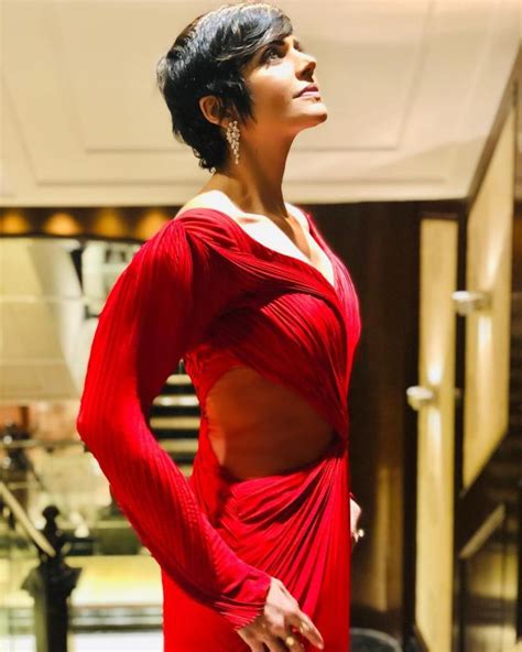 Mandira Bedis Bikini Picture Flaunting 6 Pack Abs Makes Us Wonder If She Is Really A Mom To An 8 Yo