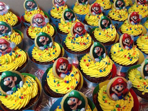 Super Mario Bros. Mario & Luigi cupcakes | Super mario birthday, Mario and luigi, Mario birthday