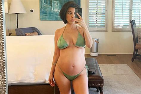 Kim Kardashian Pregnant Bikini Shoot