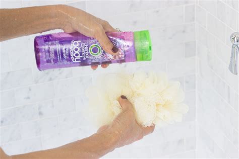 Hi readers, hari ni ieja nak share about one of our killer product, marine essence body wash & shampoo. Energize Your Senses with Herbal Essences Body Wash