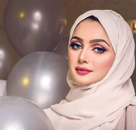 Pin By P S On Pakistani Beauty Iranian Beauty Beautiful Hijab