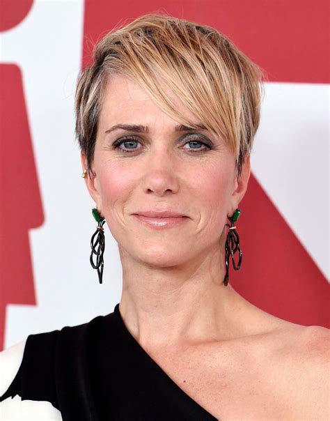 Matching with beautiful short hair features only useful to reflect the benefits of women's appearance. 12 Youthful Short Haircuts for Women Over 40