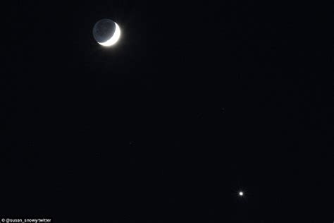 Stargazers Spot Mars And Venus Along Side The Moon On Clear Night Daily Mail Online