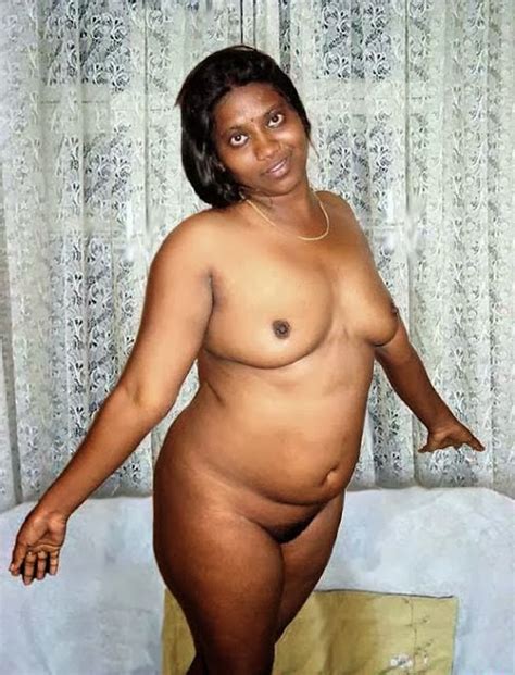 Soothu Sugan Tamil Aunty Posing Nude