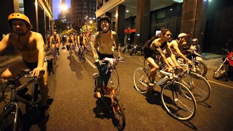 Fotos Ciclistas Fazem Bicicletada Pelada No Rio Uol Not Cias