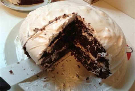 Vediamo la video ricetta di un altro dolce squisito: Ricetta cult: torta cioccolato e panna per bambini ...