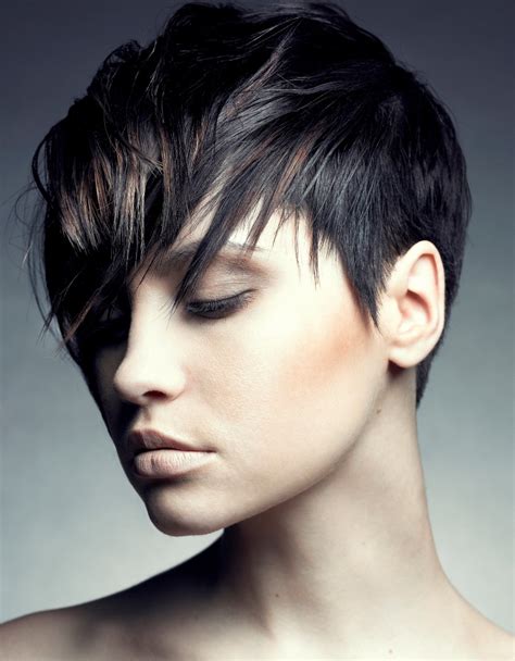 25 Asymmetrical Short Hairstyles To Grab Everyones Attention Hairdo Hairstyle