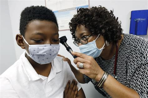 During Pandemic Black Families Put Trust In Black Doctors Mpr News