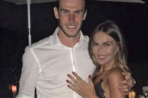 Here's everything you need to know about her and when the couple tied the knot. Real Madrid superstar Gareth Bale announces engagement to girlfriend Emma Rhys-Jones - Mirror Online